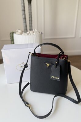 شنطة prada painer/ شامل علبة الشركة