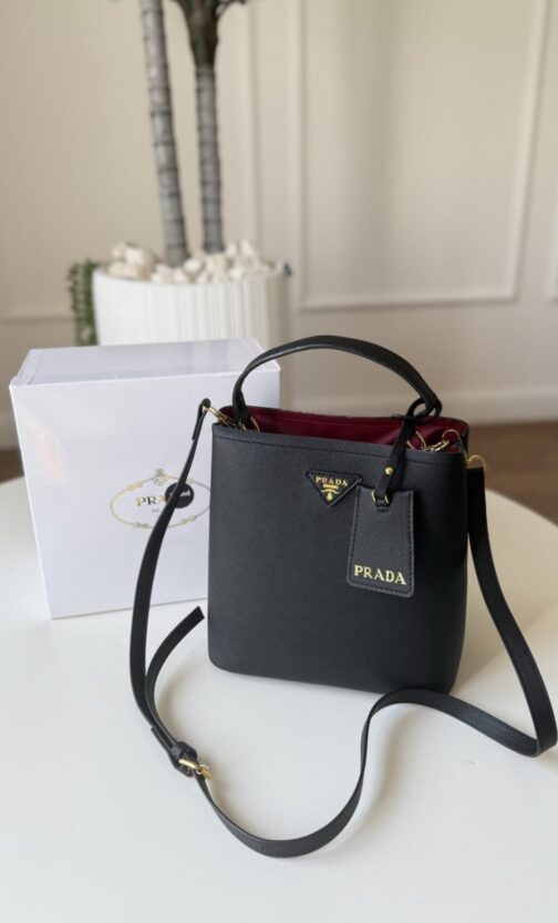 شنطة prada painer/ شامل علبة الشركة