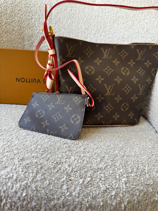 ⁦شنطة Louis Vuitton bucket⁩ - الصورة ⁦2⁩