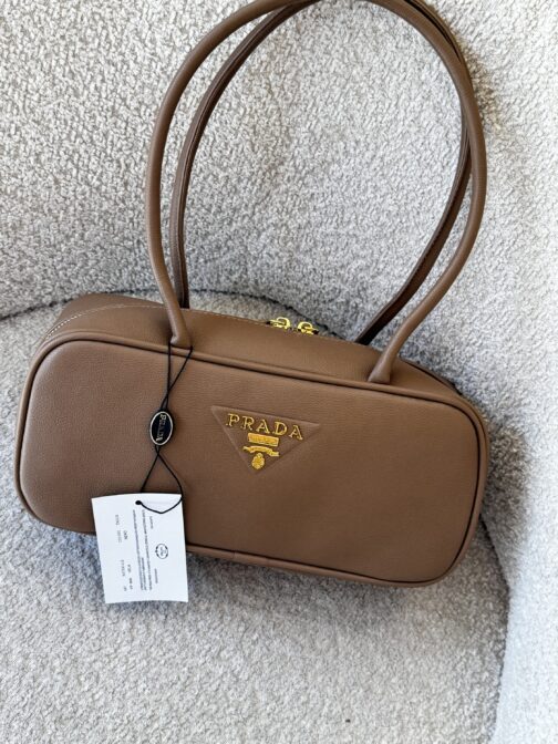 ⁦شنطة الهبة prada⁩ - الصورة ⁦3⁩