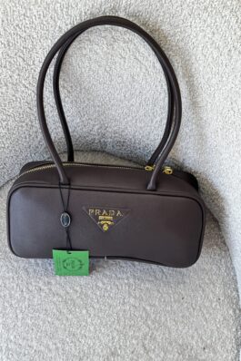 شنطة الهبة prada