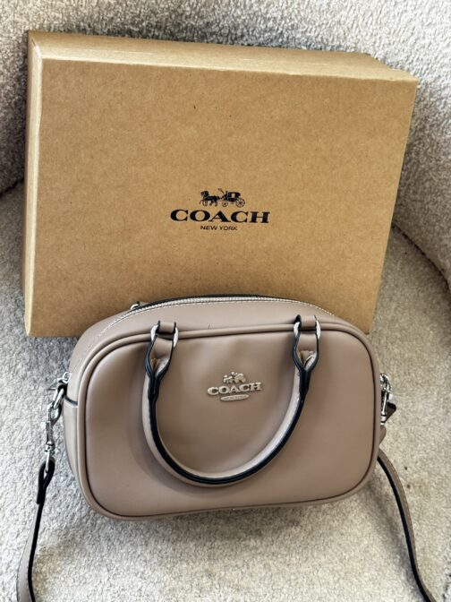 ⁦شنطة coach حجم وسط⁩ - الصورة ⁦2⁩