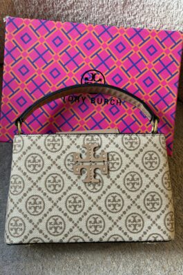 شنطة توري بورش لون بيج ماستر كواليتي شامل العلبة معها ستراب طويل