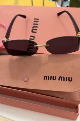 نظارة شمسية / Miu Miu - شامل علبة وكيس