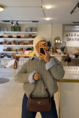 شنتة برادا لون برغندي