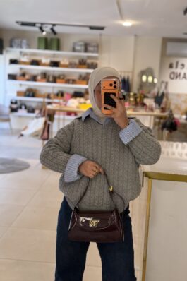 شنطة برادا لون برغندي بلمعة