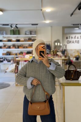 شنتة برادا لون عسلي