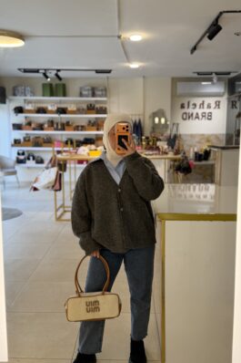 شنتة ميو ميو يد طويلة، لون بيج مع عسلي