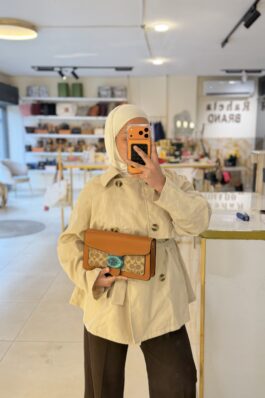 شنتة كوتش تابي لون عسلي مع شعار